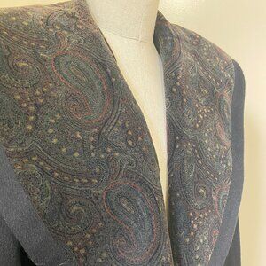 Elegant Wool "Hockanum" maxi length coat with Paisley collar